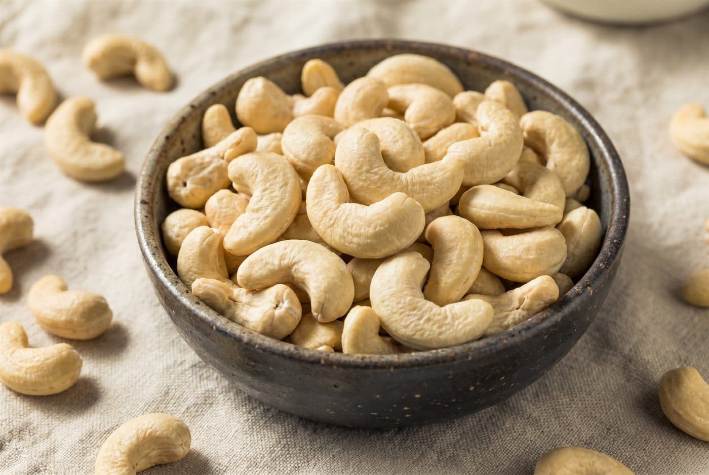 Cashew (Kaju) Benefits: 8 Reasons to Eat Them Daily